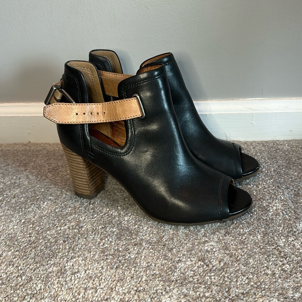 Women’s Clark’s Heels 7.5